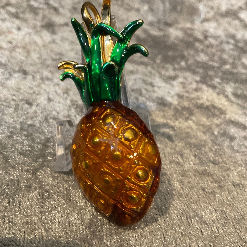 Vintage Saxon Pineapple Pin / Pendant